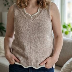 EUC Shein Size Large Dazy Scallop Trim Oatmeal Sweater Vest!